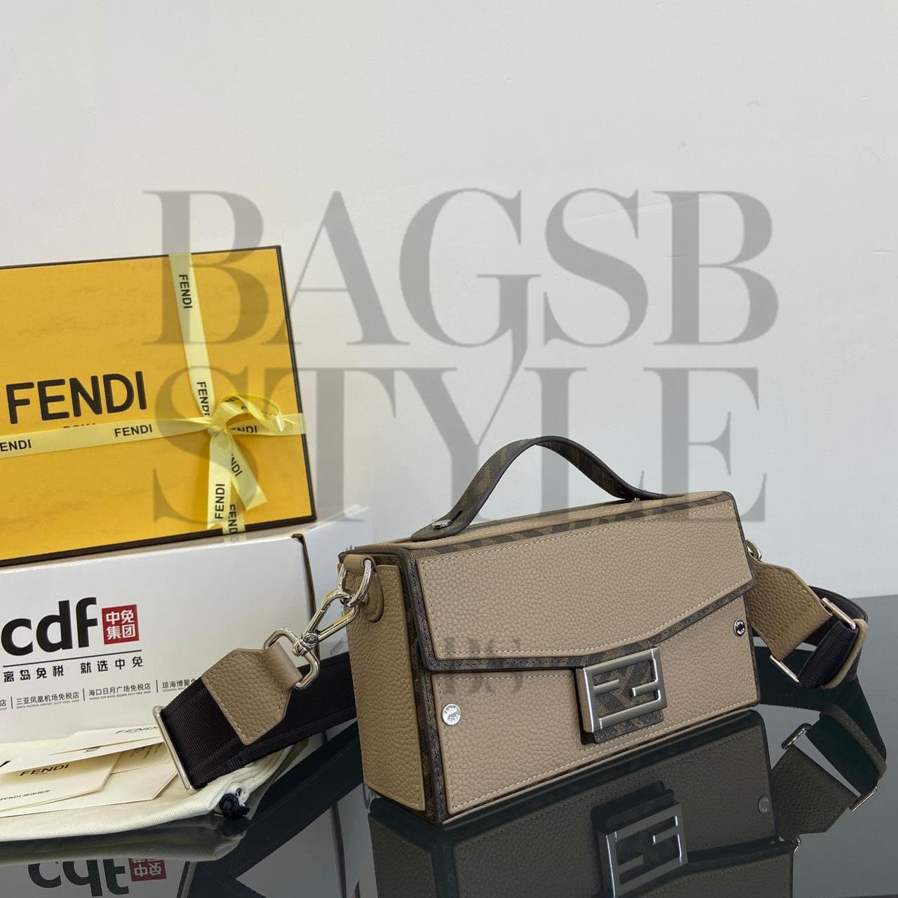 FENDI BAGUETTE SOFT TRUNK 7VA565AQWH F15Q6 (21.5*13*6.5cm) — Bags