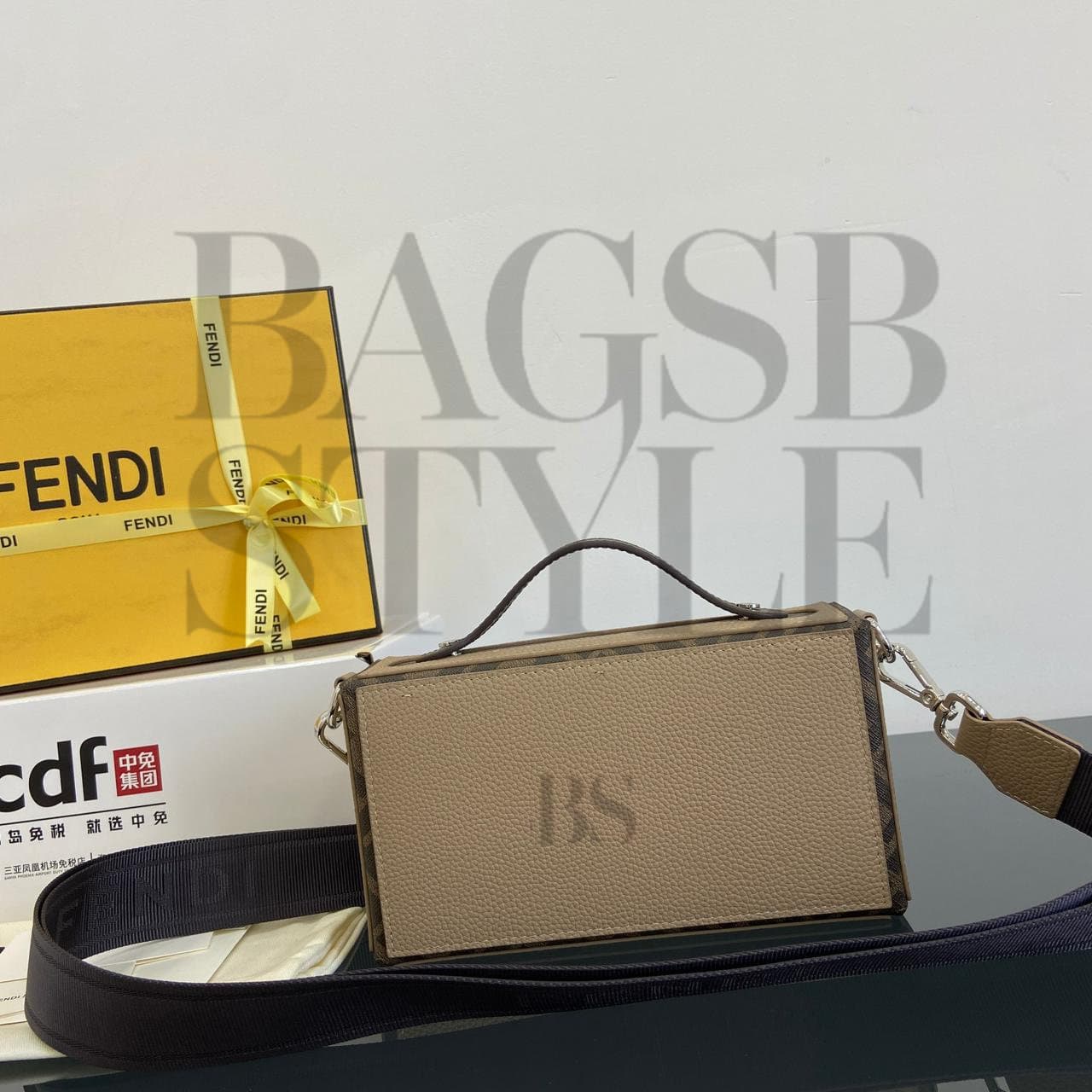 FENDI BAGUETTE SOFT TRUNK 7VA565AQWH F15Q6 (21.5*13*6.5cm) — Bags