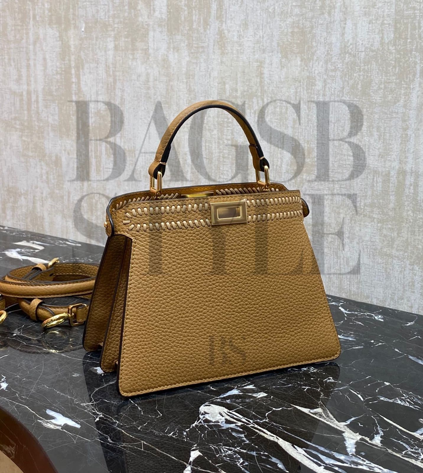 FENDI PEEKABOO ISEEU SMALL 8BN327 (27*21*11cm) — Bags