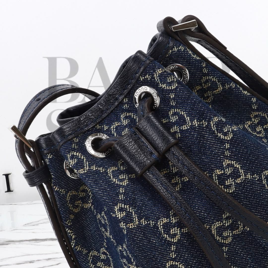 GUCCI MINI BUCKET BAG WITH GUCCI PLAQUE 875802 (19.5*15.5*10.5cm) — Bags
