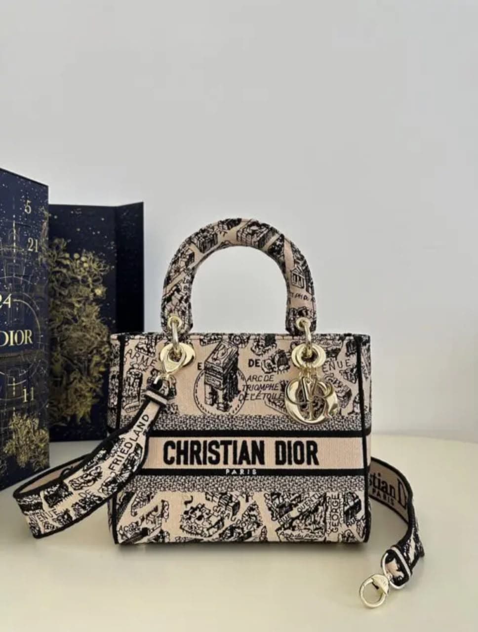 LADY DIOR D – LITE BEIGE PARIS. Size: :24 x 11 x 20cm — Bags