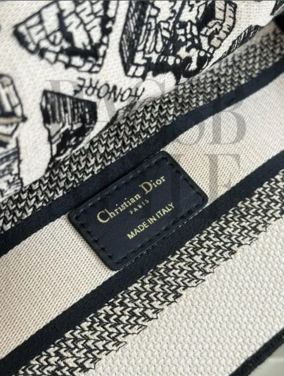 LADY DIOR D – LITE BEIGE PARIS. Size: :24 x 11 x 20cm — Bags