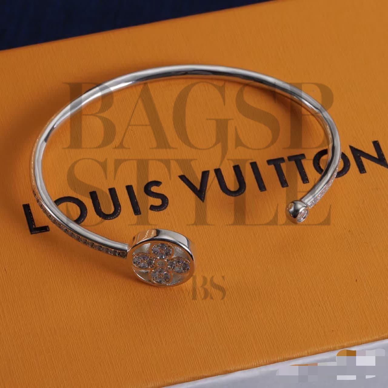 LOUIS VUITTON IDYLLE BLOSSOM TWIST BRACELET Q95695 — Accessories