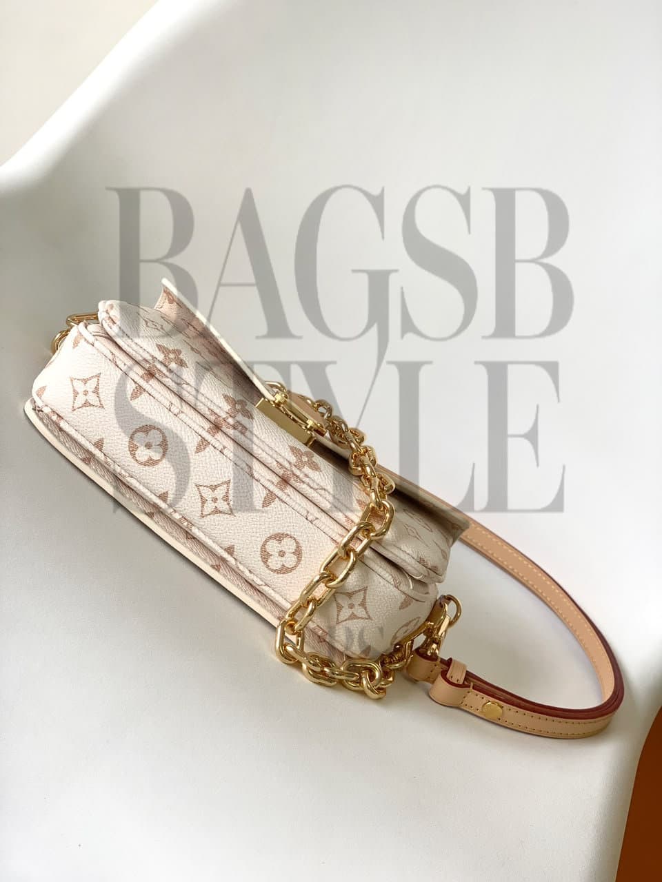 LOUIS VUITTON POCHETTE MÉTIS EAST WEST M46914 (21.5*13.5*6cm) — Bags