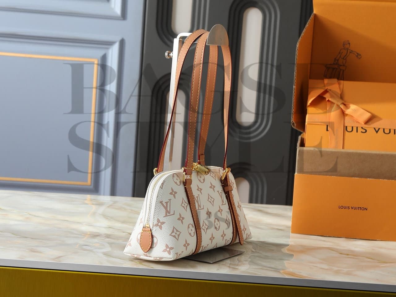 LOUIS VUITTON SQUIRE EAST-WEST M2A457 (29*14*8cm) — Bags