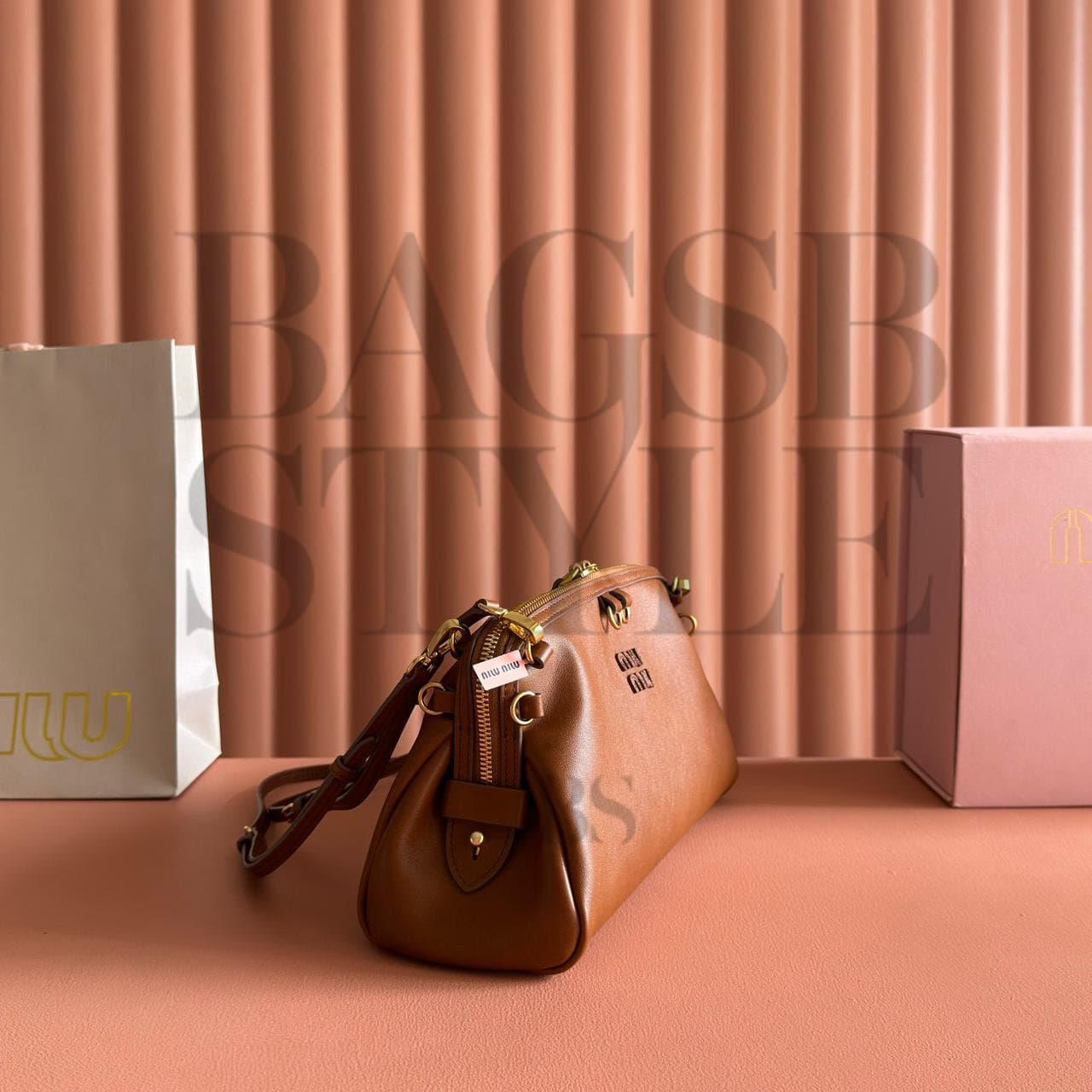 MIU MIU CAPRICE LEATHER CLUTCH 5BF130 (28*16*12cm) — Bags