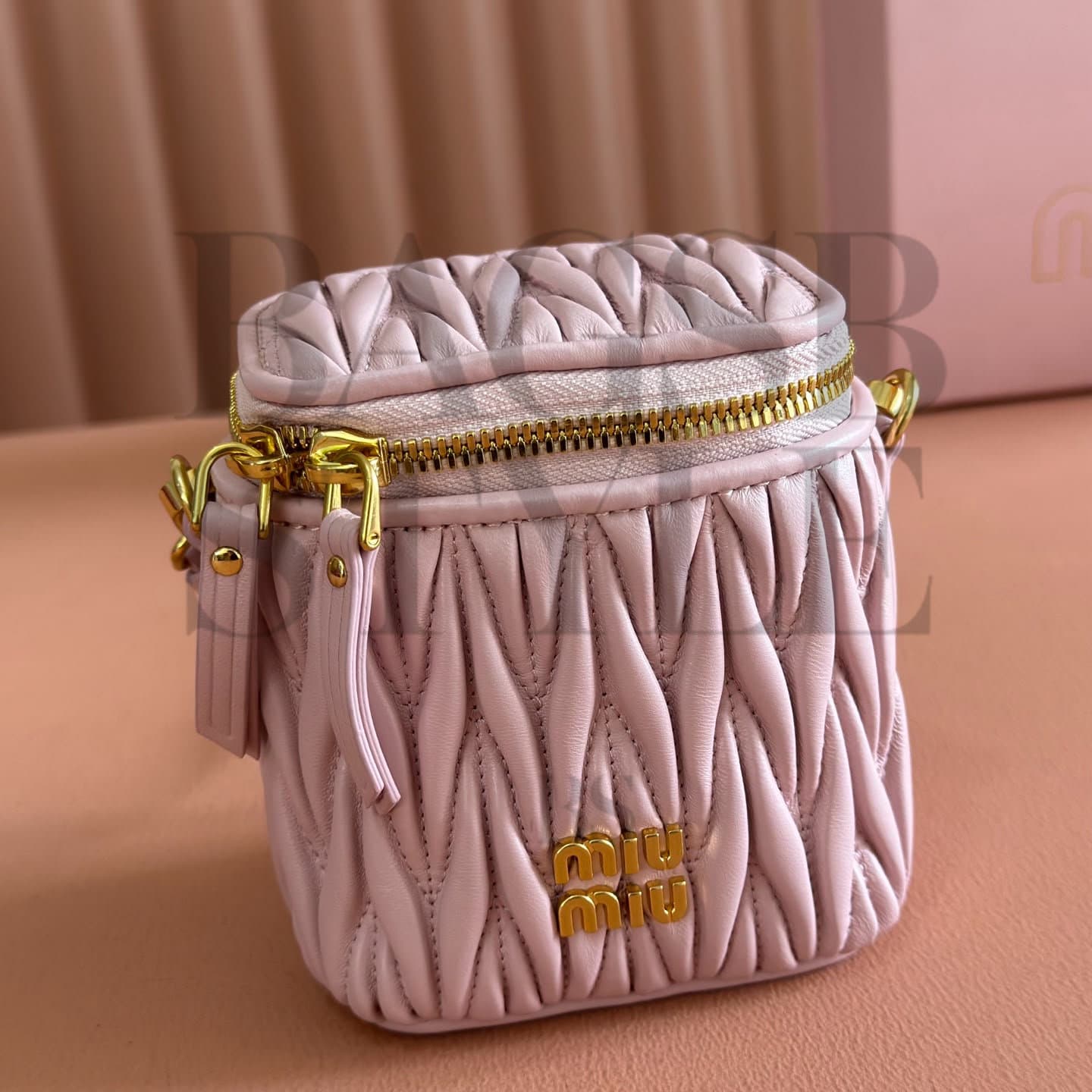 MIU MIU MATELASSÉ LOGO-PLAQUE MINI BAG 5NR018 (10.5*9.5*7cm) — Bags