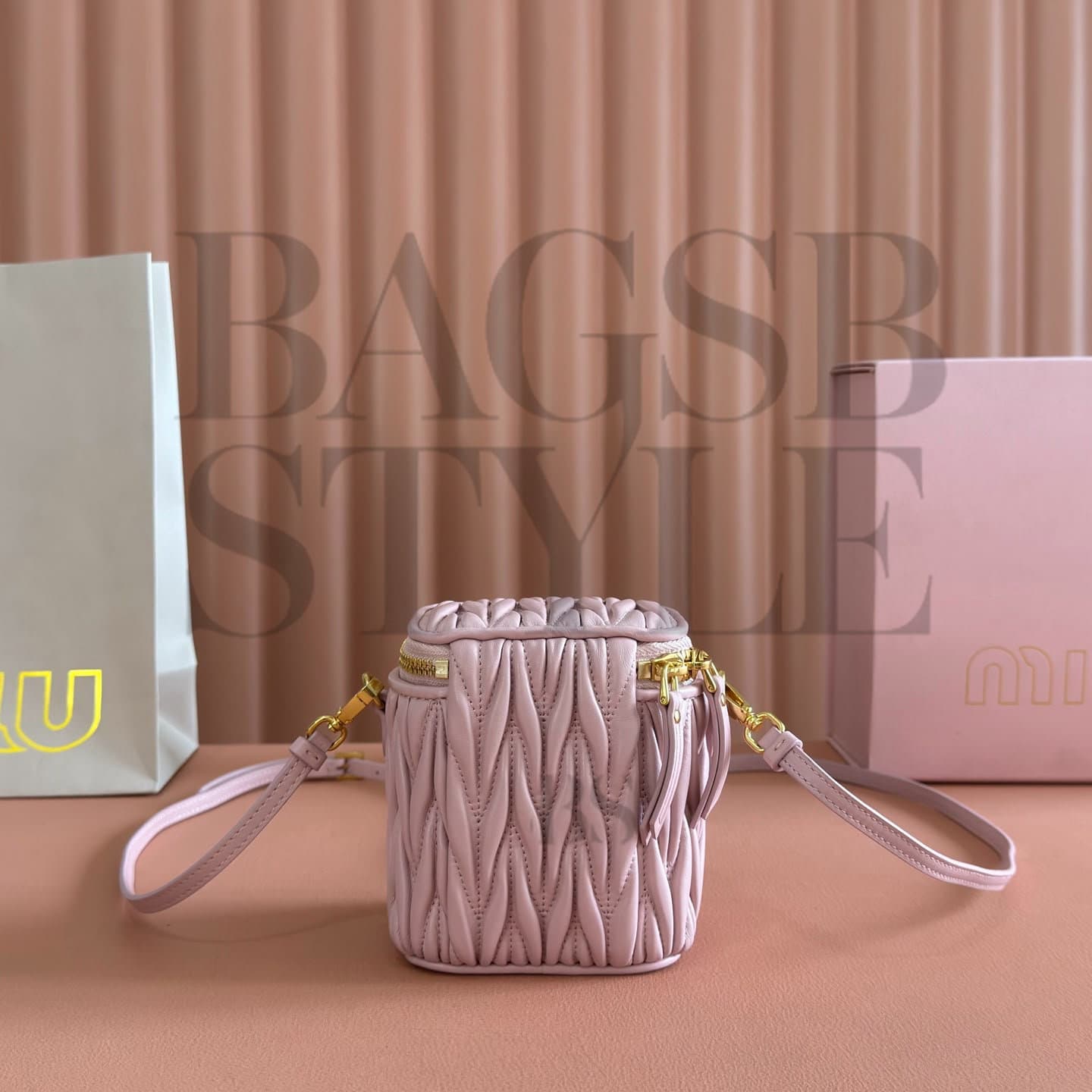 MIU MIU MATELASSÉ LOGO-PLAQUE MINI BAG 5NR018 (10.5*9.5*7cm) — Bags