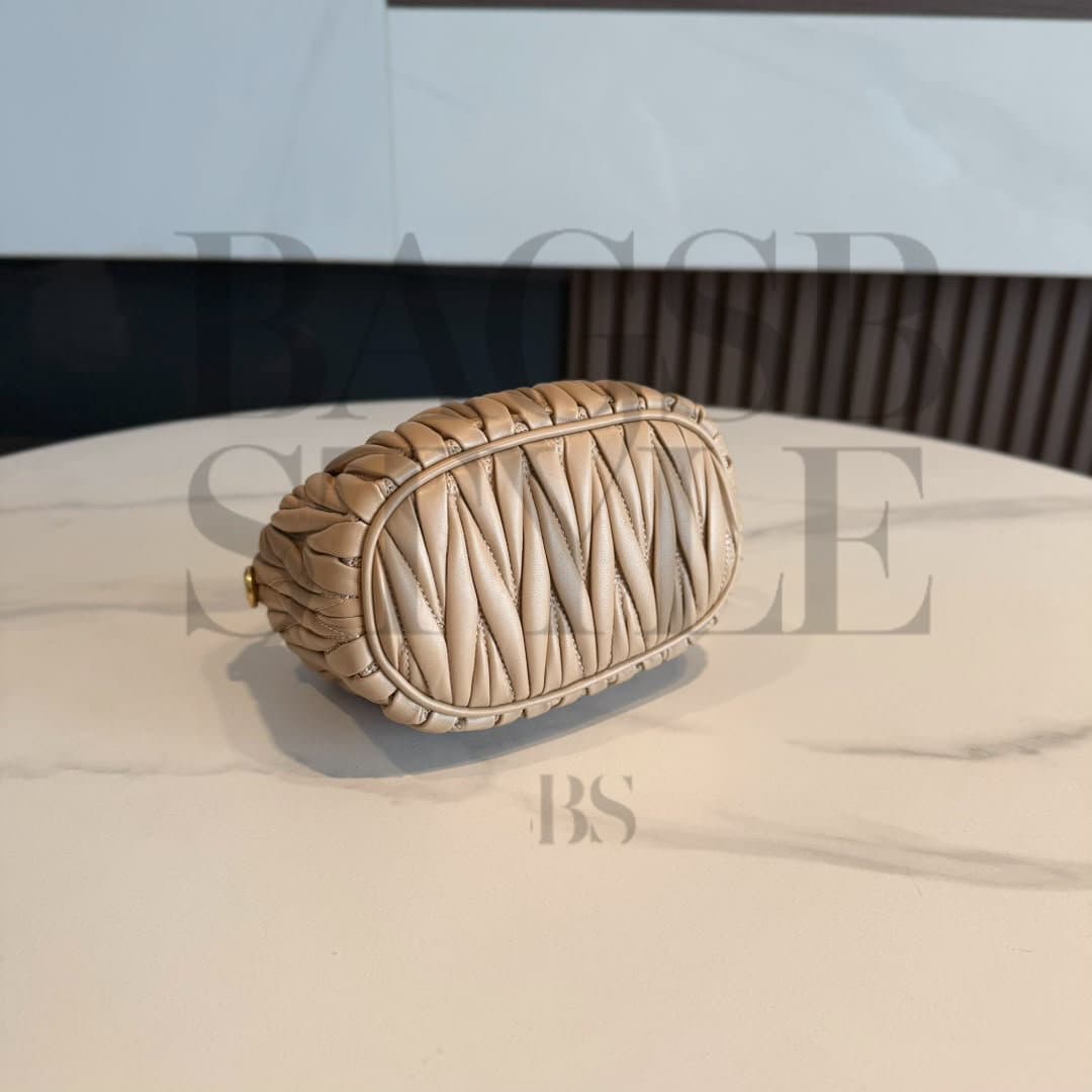 MIU MIU QUILTED NAPPA LEATHER POUCH 5NE026 (15*8.5*8cm) — Bags