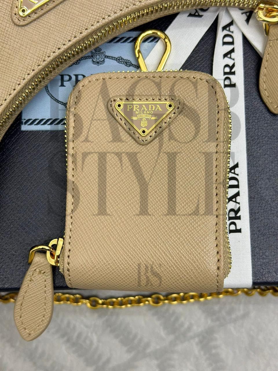 PRADA RE-EDITION 2005 SAFFIANO LEATHER BAG 1BH204 (22*18*6cm) — Bags