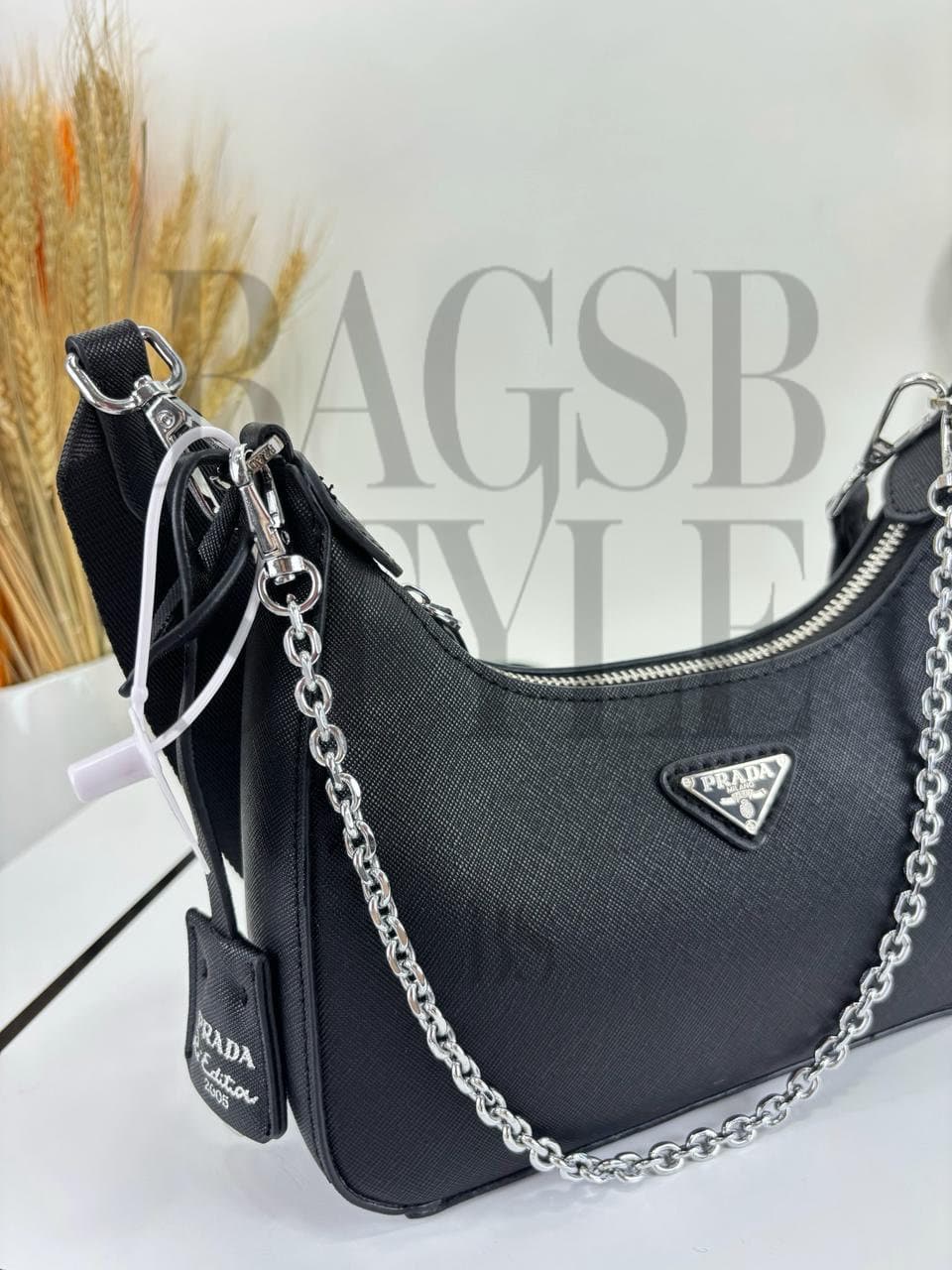 PRADA RE-EDITION 2005 SAFFIANO LEATHER BAG 1BH204 (22*18*6cm) — Bags