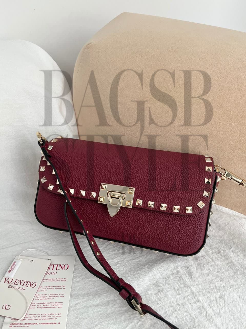 VALENTINO GARAVANI ROCKSTUD SHOULDER BAG (24*12*6cm) — Bags