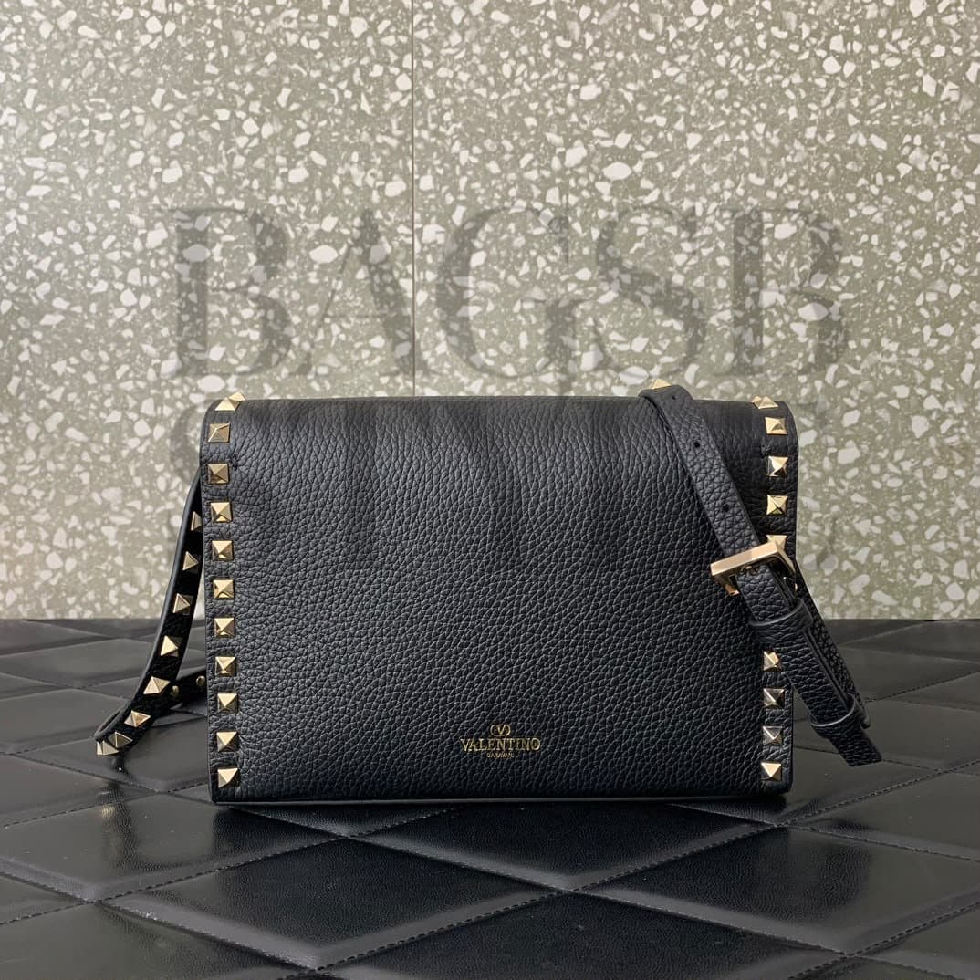 VALENTINO GARAVANI SMALL ROCKSTUD GRAINY CALFSKIN CROSSBODY BAG 7W2B0181VSF_0NO (22.5*15*6cm) — Bags