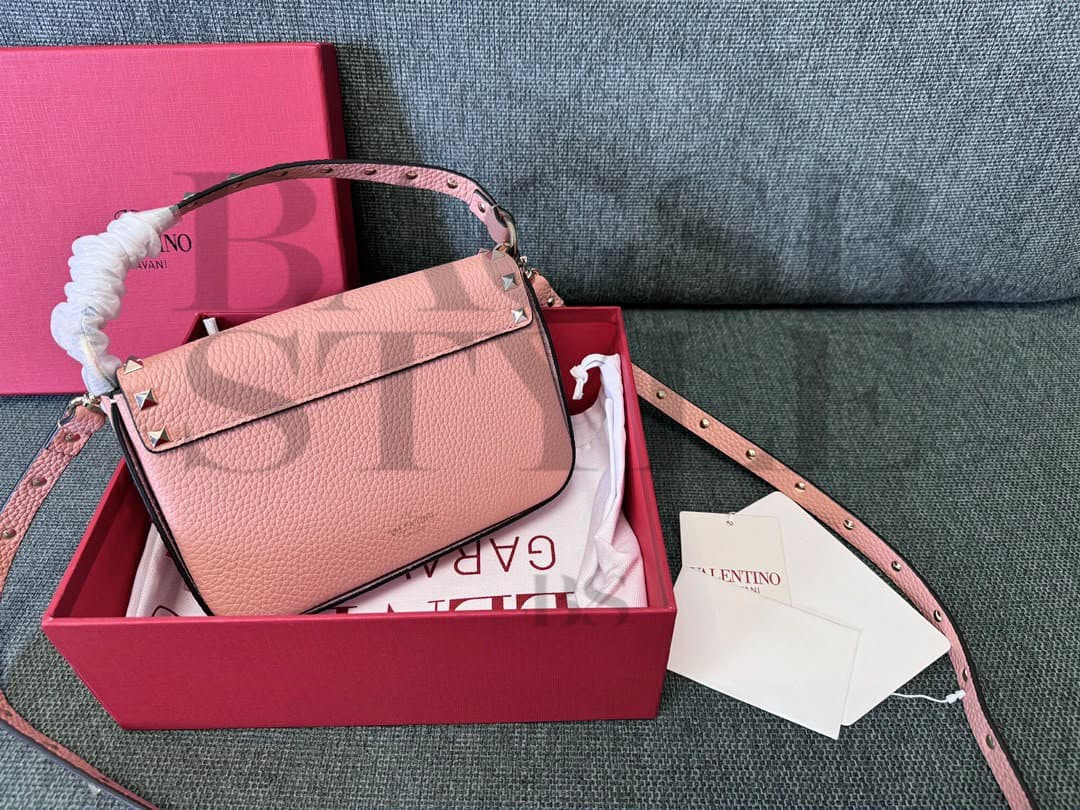 VALENTINO GARAVANI SMALL ROCKSTUD LEATHER TOP HANDLE BAG WW2P0W07VSH-P45 (19 × 13.5 × 3 cm) — Bags