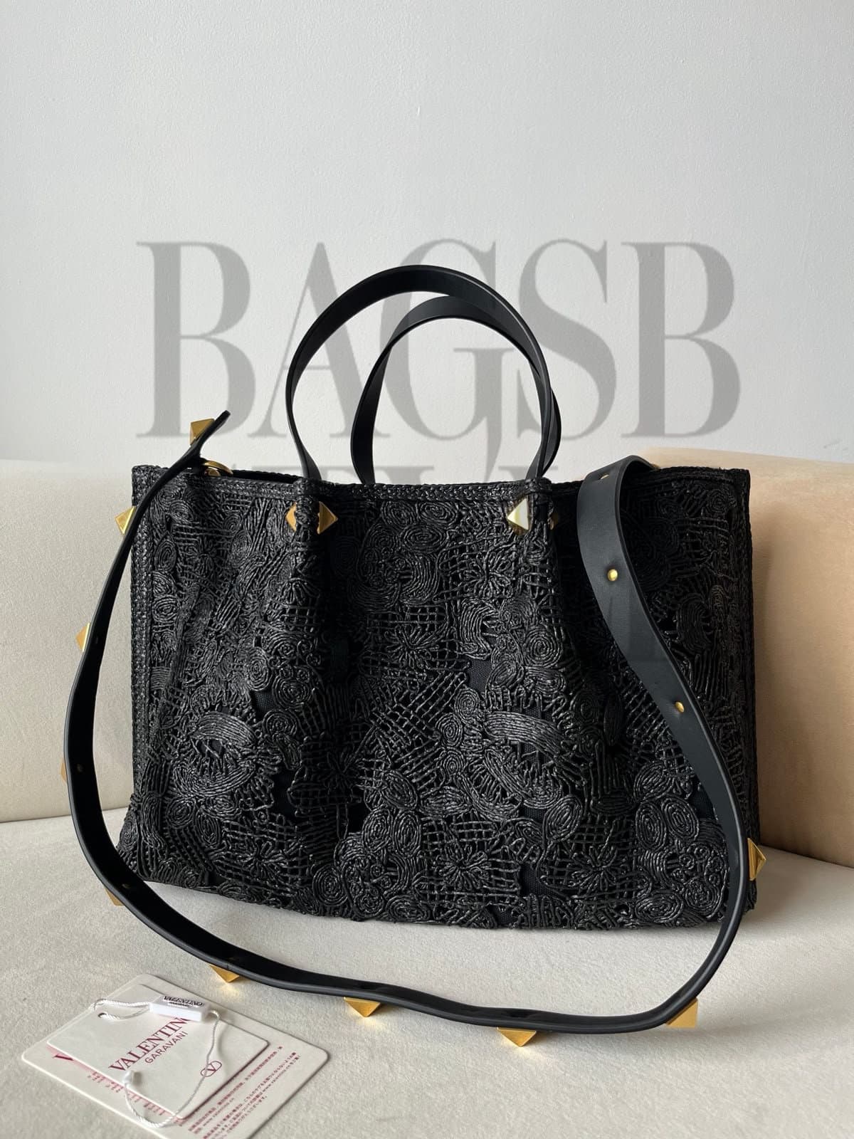 VALENTINO GARAVANI VLOGO SIGNATURE TOTE (35*25*17cm) — Bags