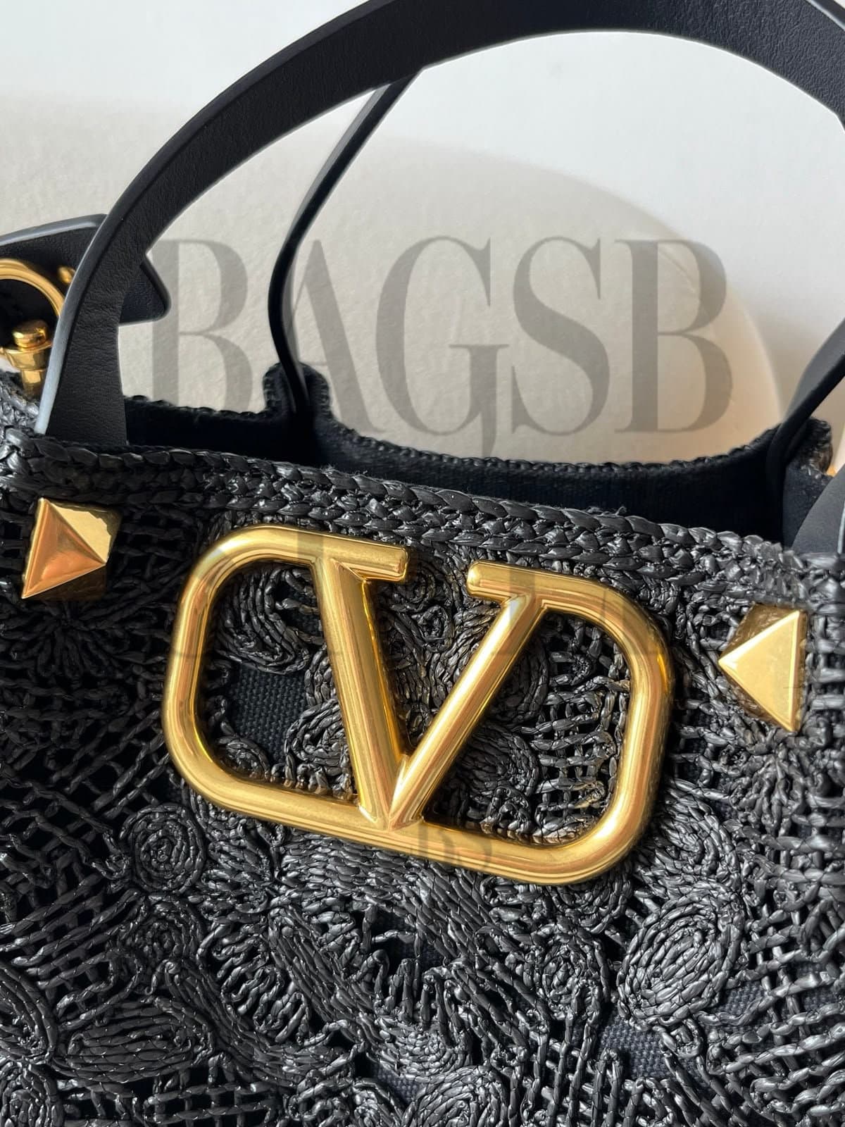 VALENTINO GARAVANI VLOGO SIGNATURE TOTE (35*25*17cm) — Bags