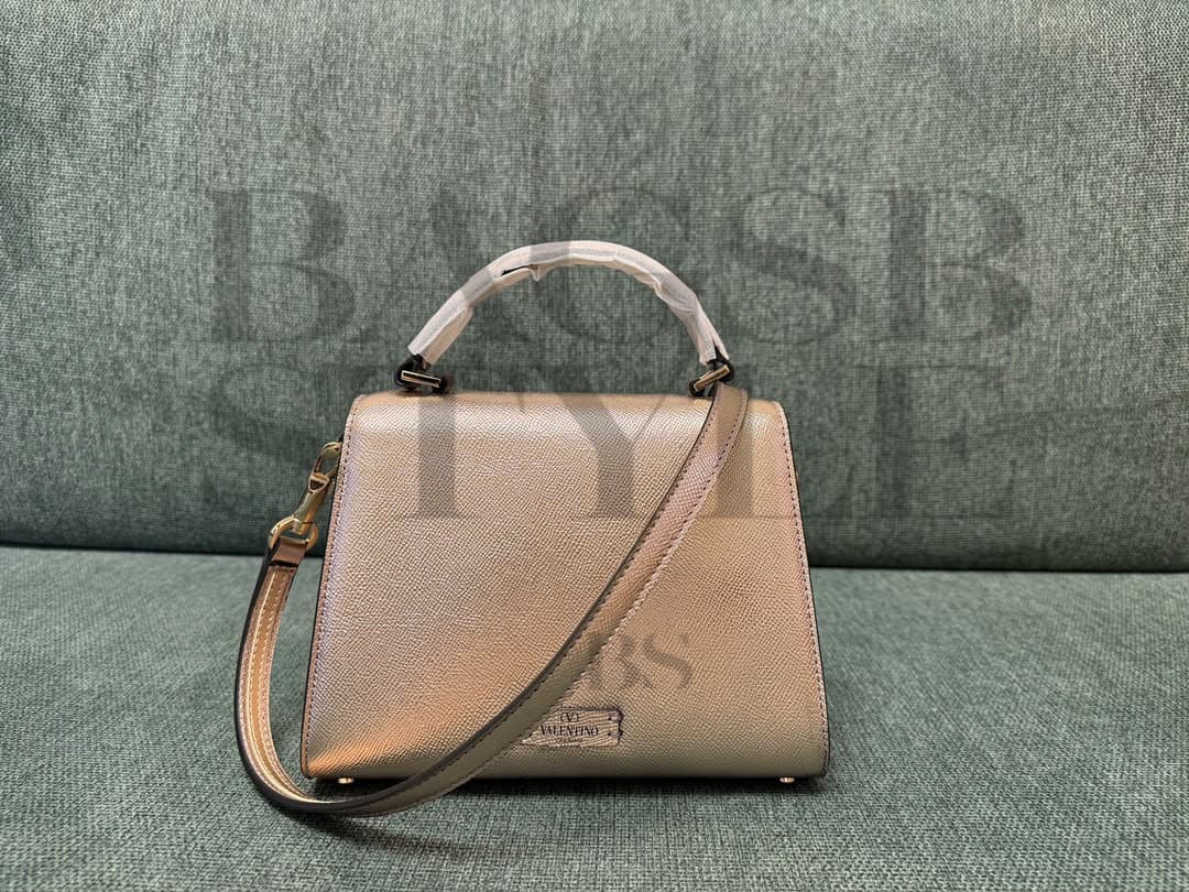 VALENTINO GARAVANI VSLING SMALL HANDBAG 7W2B0F53YVV (22*17*9cm) — Bags