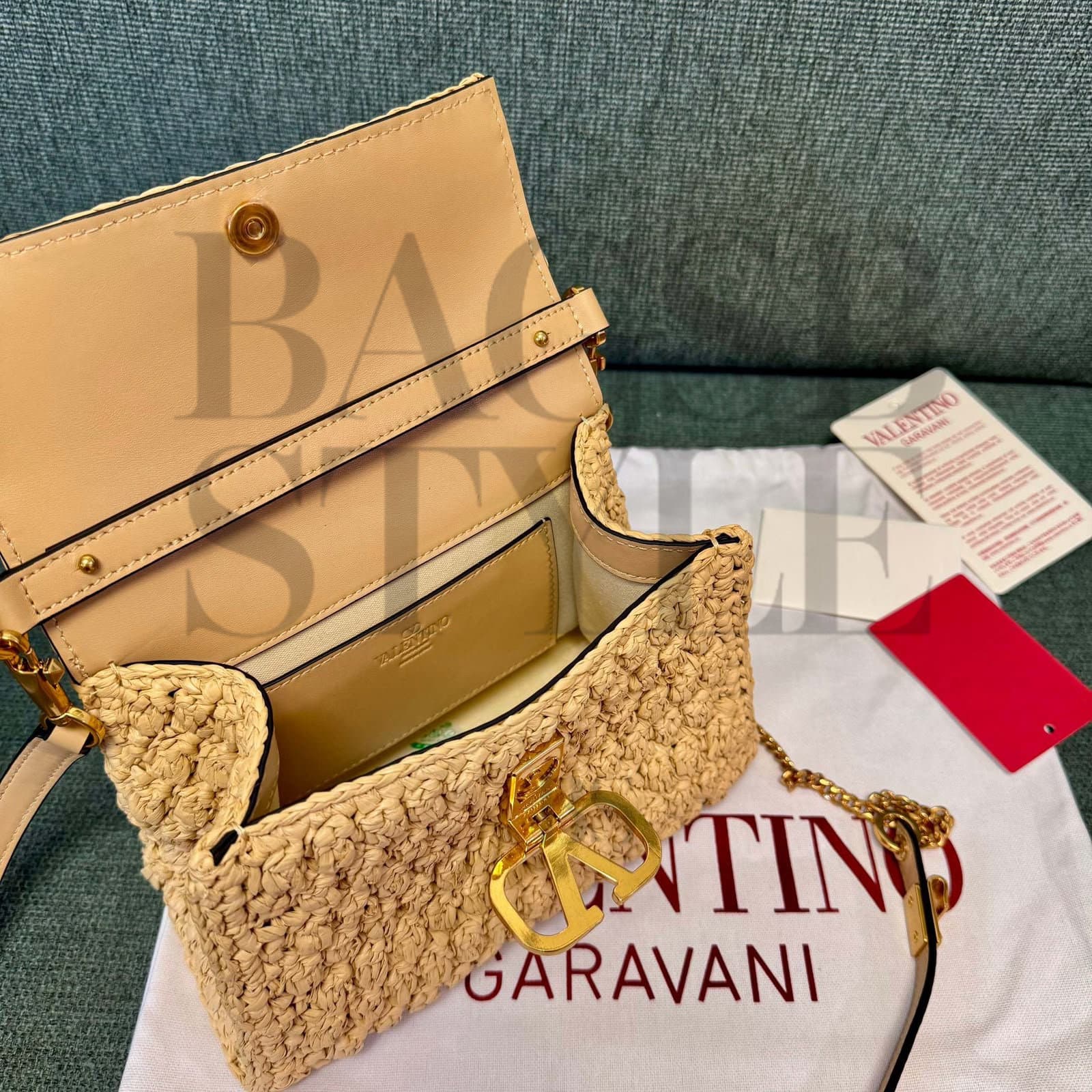 VALENTINO GARAVANI VSLING SMALL RAFFIA SHOULDER BAG (22 × 17 × 9 cm) — Bags