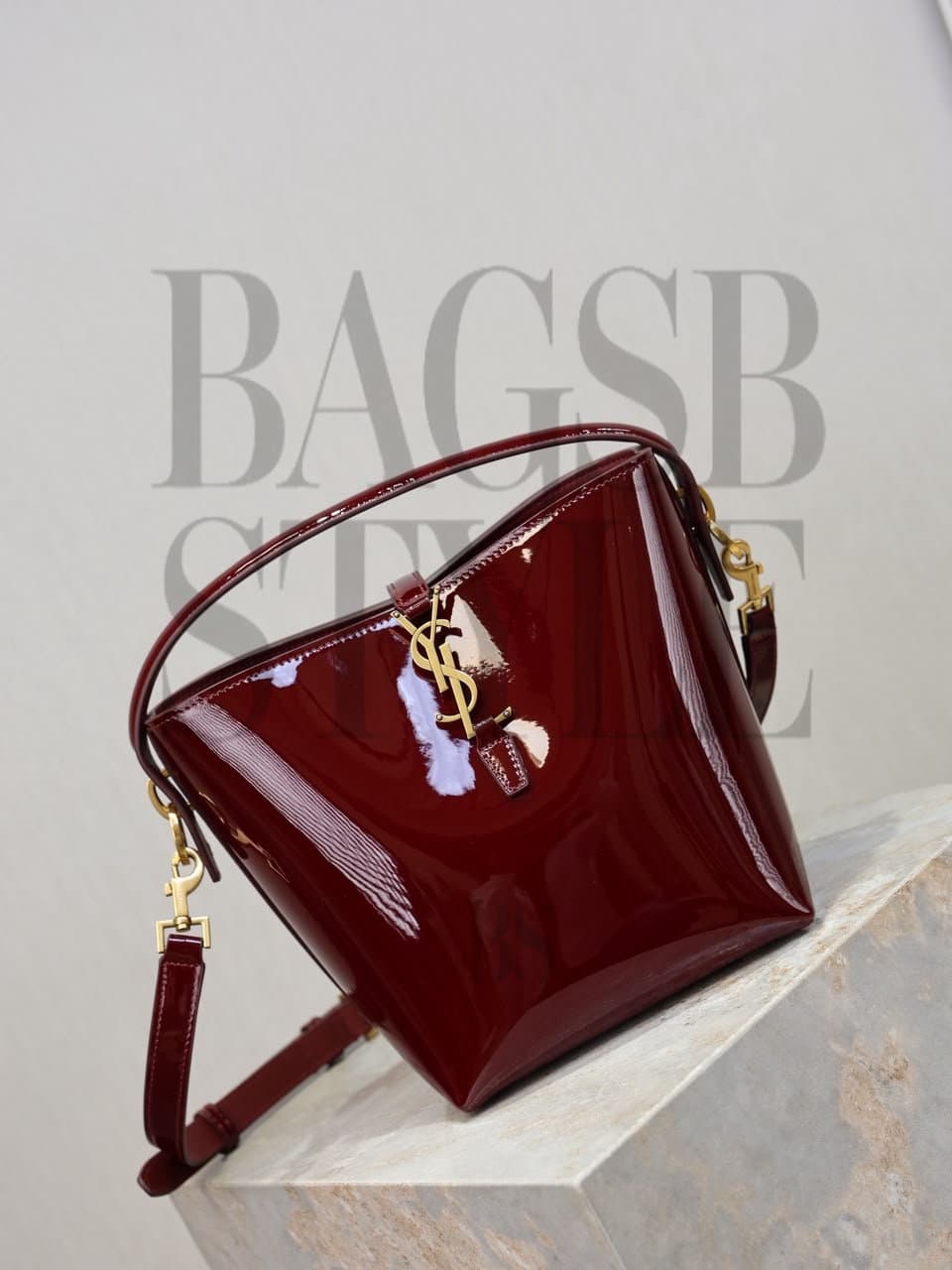 YSL LE 37 SMALL IN PATENT LEATHER 749036 (20*17*13cm) — Bags