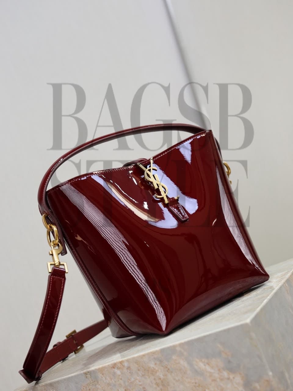YSL LE 37 SMALL IN PATENT LEATHER 749036 (20*17*13cm) — Bags