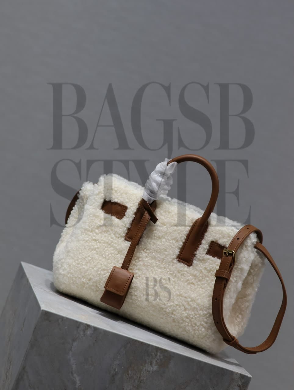 YSL SAC DE JOUR IN SHEARLING - BABY 717439 (22*18*11cm) — Bags