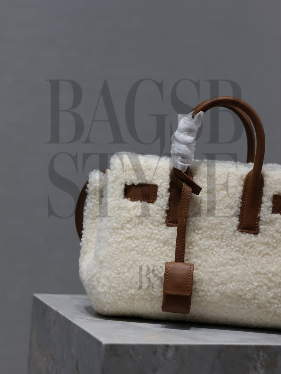 YSL SAC DE JOUR IN SHEARLING - BABY 717439 (22*18*11cm) — Bags